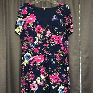 Pretty floral midi dress.